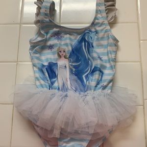 Girls 3 pieces for swim size 5T 4 and 120